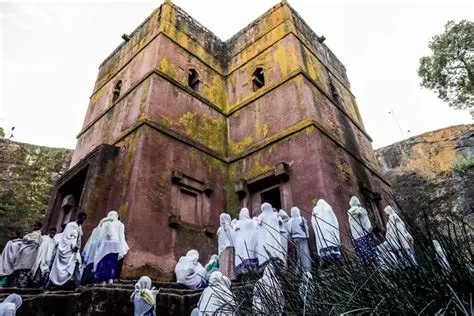  La Leggenda di Lalibela: Una Storia di Fede, Sacrificio e Architettura Miracolosa!